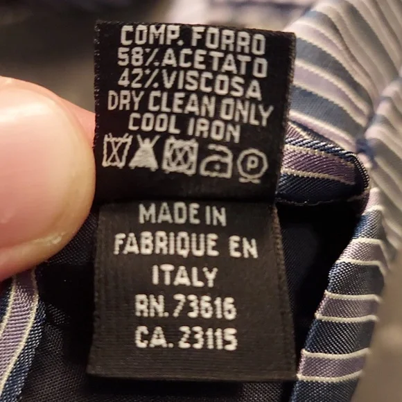 Excellent Used Condition Men's HUGO BOSS Italian Made 100% Silk Skinny Necktie - Picture 3 of 7